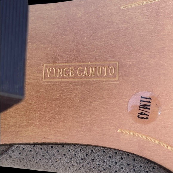 New Vince Camuto grey suede front V-Cute peep toe booties size 11M - Picture 11 of 13